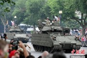 天天吉时美国纪念陆军成立250周年阅兵仪式在华盛顿举行