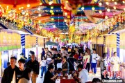 天天吉时宁夏银川：非遗焰火迎端午 市民“粽”享夏日时光