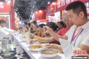 天天吉时“嗦粉”经济火热 中国多地“食力”出圈